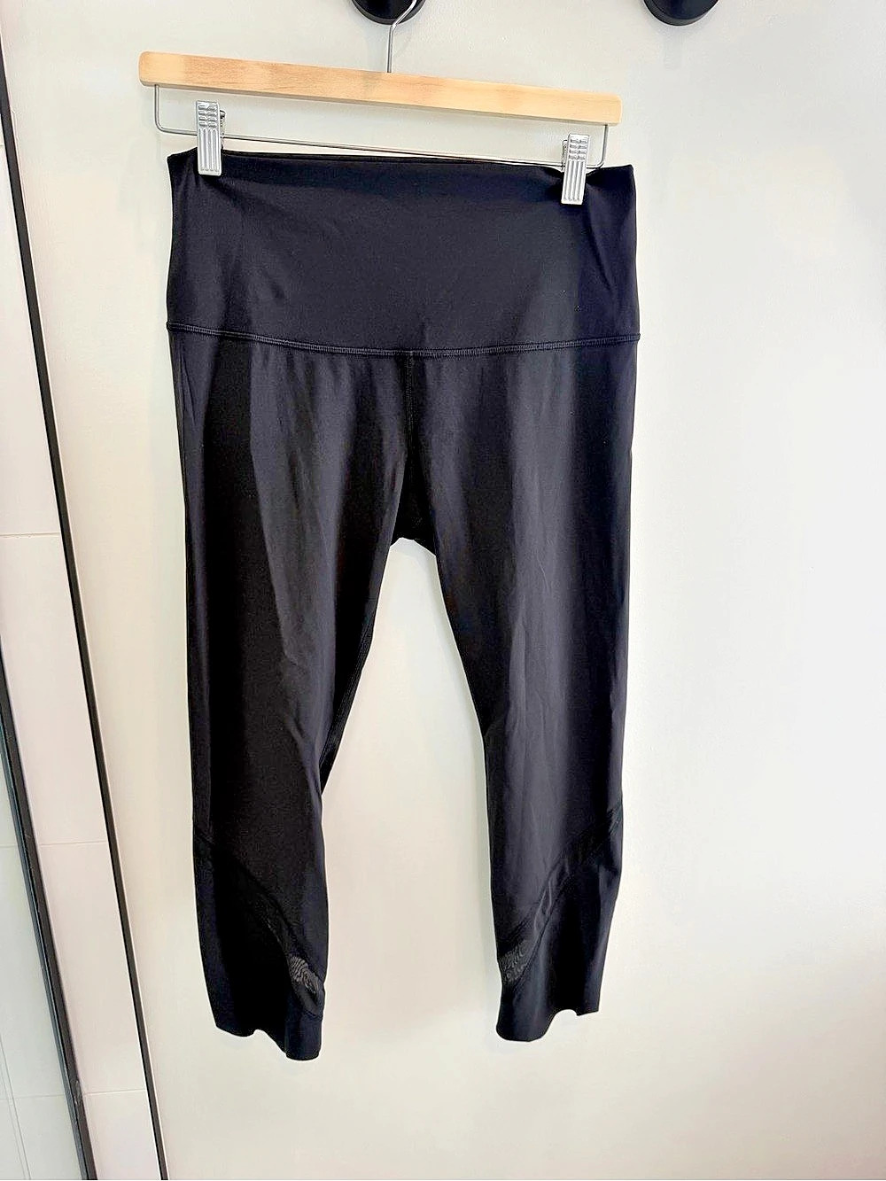 Lululemon Cropped Scallop Black Leggings